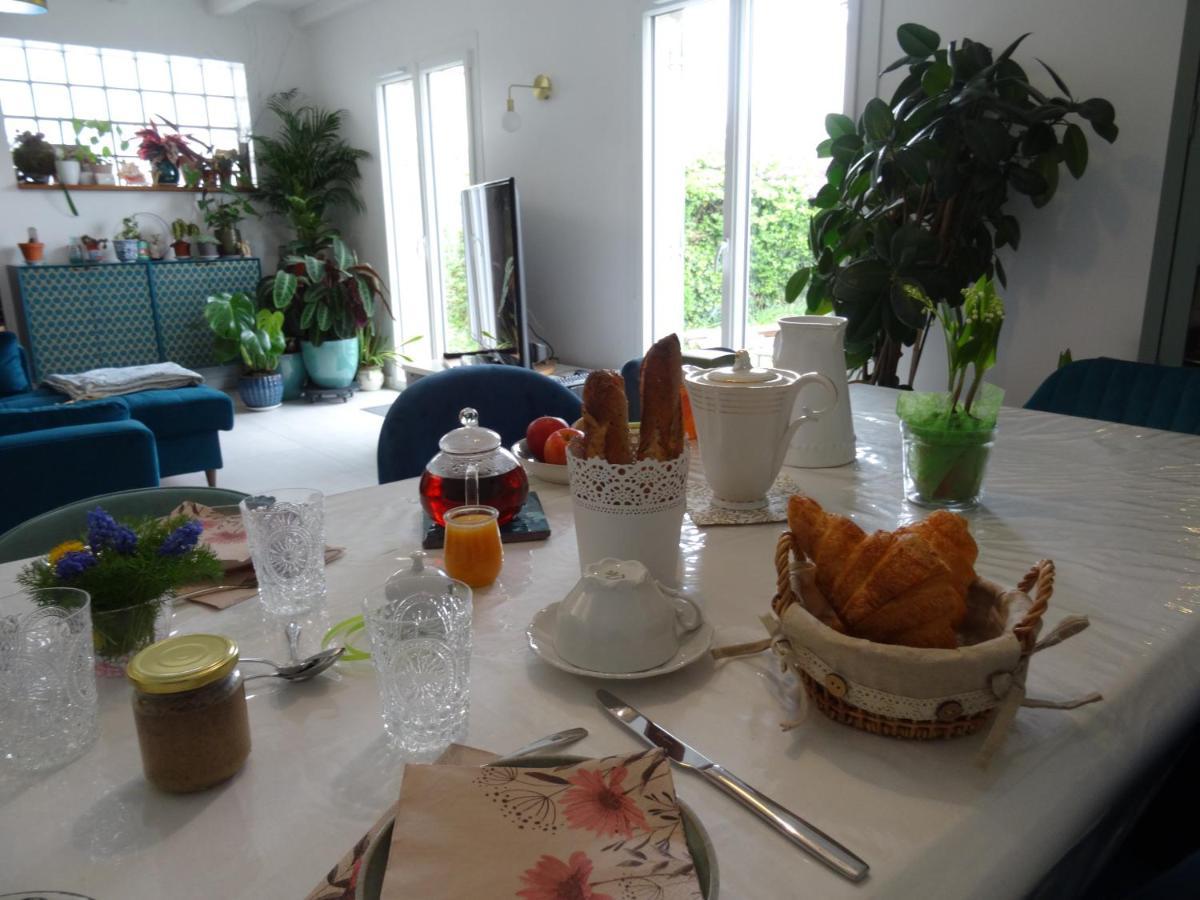 Maison D'Hotes Les Roses Tremieres 샤클레 외부 사진